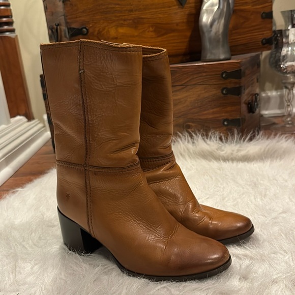 Frye Boots Cognac  size 8 pre-owned. - Picture 1 of 10
